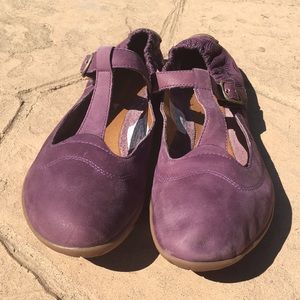 Purple Merrell t-strap flat  vibram sole 8 NWT